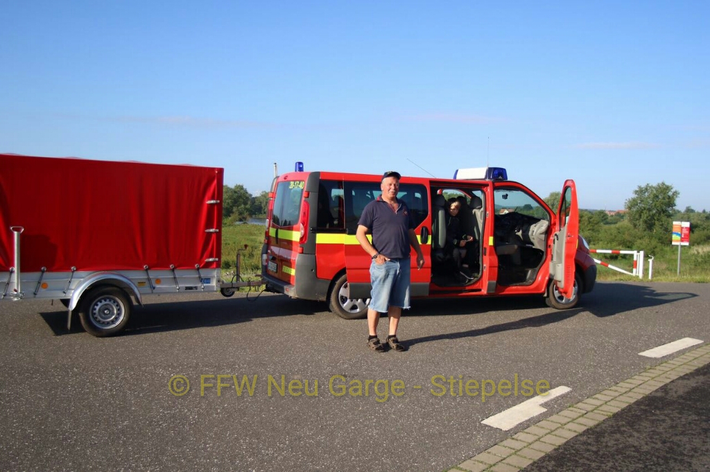 Anfahrt: erste Pause an der Fähre Bleckede Die Anfahrt